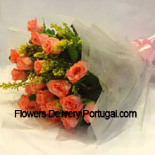 Bouquet de 19 roses orange avec des remplissages saisonniers