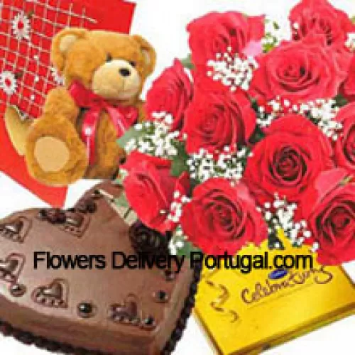 Bouquet de 11 roses rouges, petit ours en peluche mignon, un coffret de chocolats Cadbury's Celebration Pack et un gâteau au chocolat en forme de cœur de 1 kg avec une carte de vœux gratuite