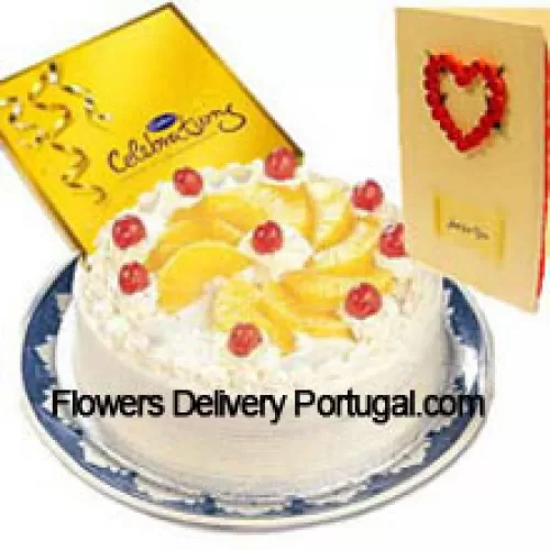 1 kg de gâteau à l'ananas, une boîte de célébration Cadbury et une carte de vœux gratuite